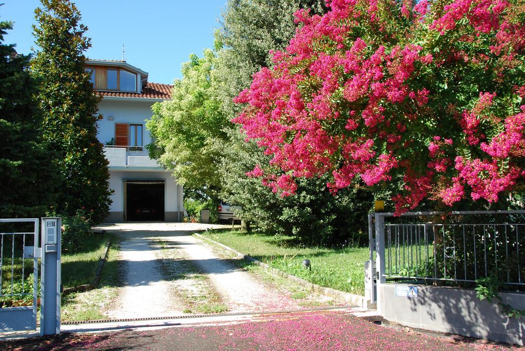 Bed and Breakfast Bianco Nuvola Montecchio  Экстерьер фото
